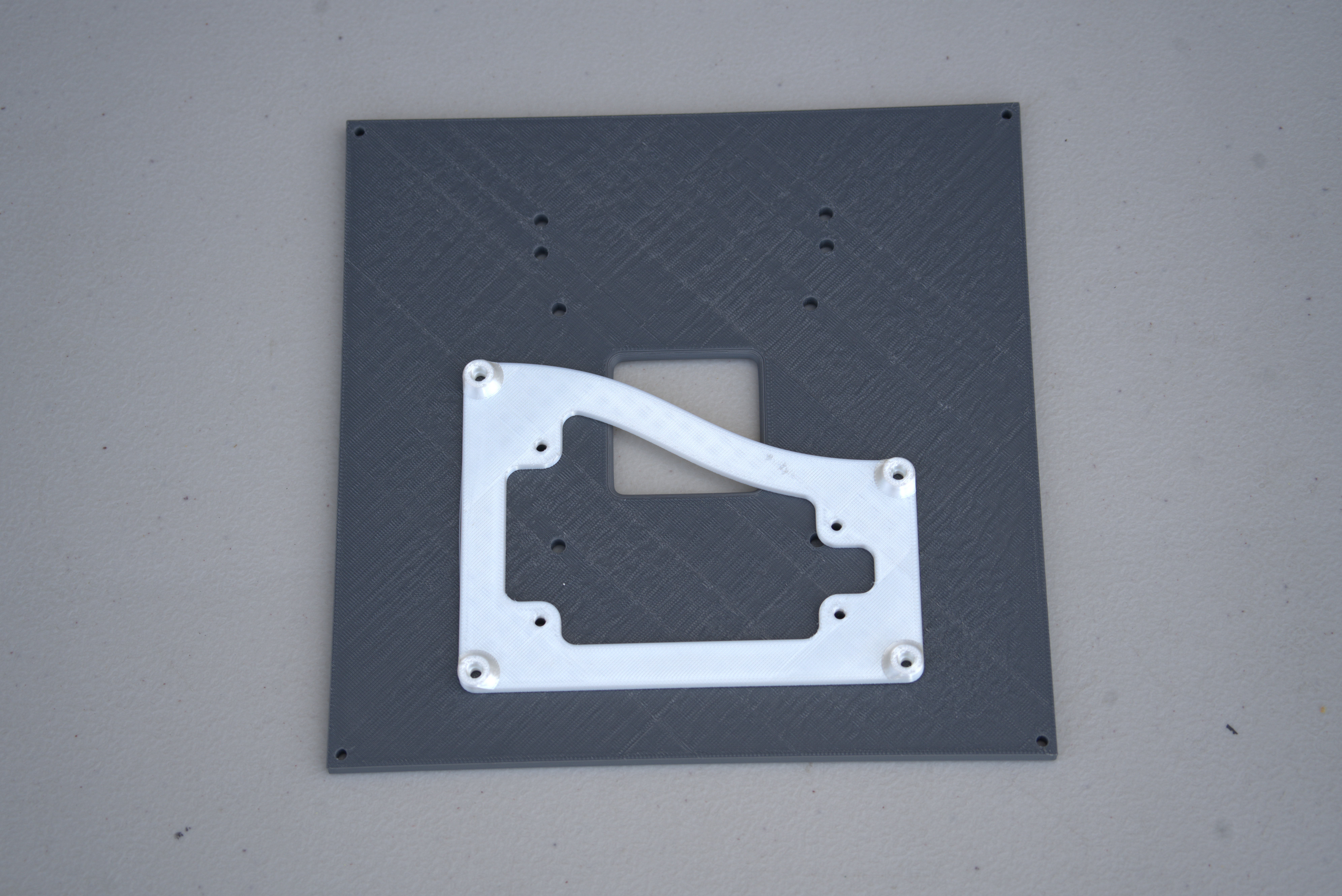 Bottom plate aligned with the center chassis